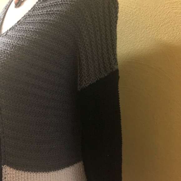 New Woman’s Gray/Black/White Sweater NWT!! - Picture 7 of 13